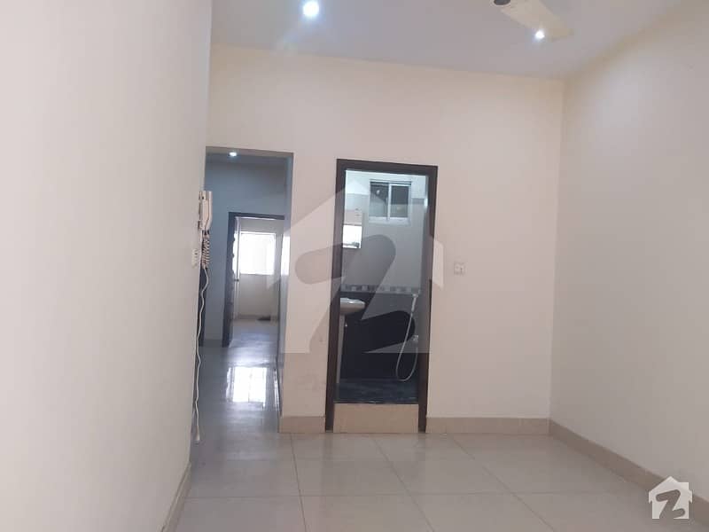 Apartment For Rent 2 Bedrooms Big Bukhari Commercial With Lift.