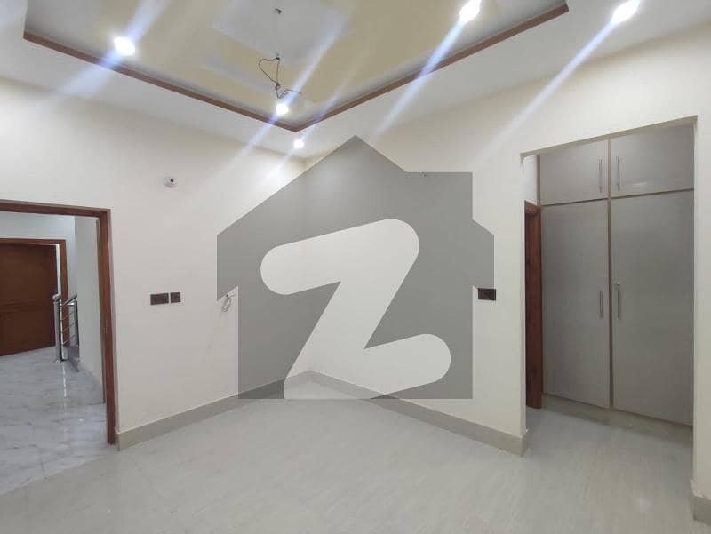 گلبرگ ویلی فیصل آباد میں 5 کمروں کا 6 مرلہ مکان 70.0 ہزار میں کرایہ پر دستیاب ہے۔