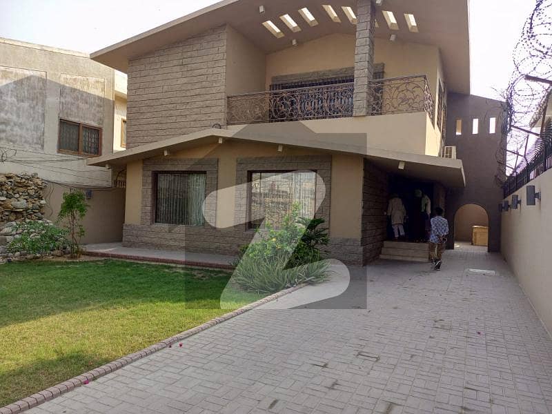 500 Yards Bungalow For Sale in Phase 6