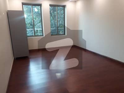 1 Kanal House Is Available For Sale