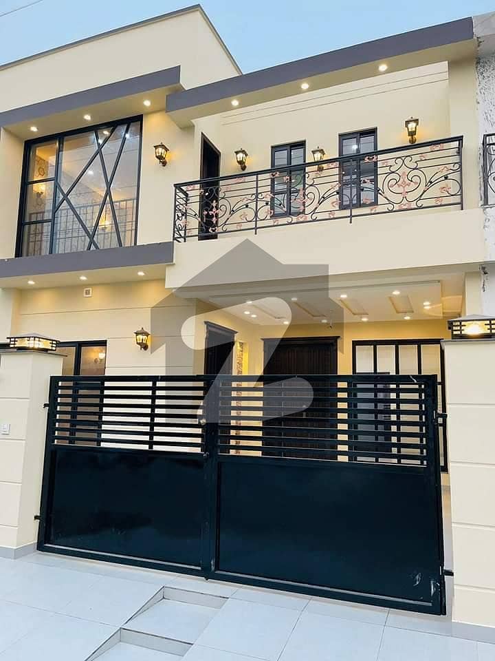5 Marla House In Stunning Model Town Is Available For sale