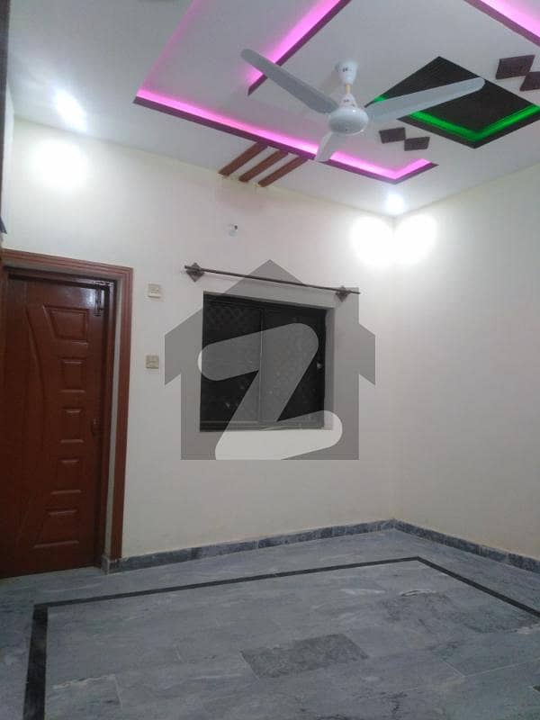 میسرائل روڈ راولپنڈی میں 2 کمروں کا 4 مرلہ مکان 18 ہزار میں کرایہ پر دستیاب ہے۔