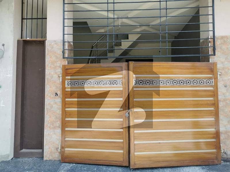 ٹیک ٹاؤن (ٹی این ٹی کالونی) ستیانہ روڈ فیصل آباد میں 3 کمروں کا 3 مرلہ مکان 75 لاکھ میں برائے فروخت۔