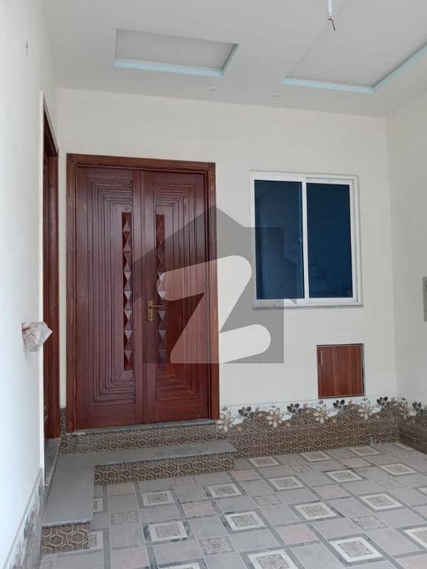خیابان گرین ستیانہ روڈ فیصل آباد میں 4 کمروں کا 4 مرلہ مکان 1.1 کروڑ میں برائے فروخت۔