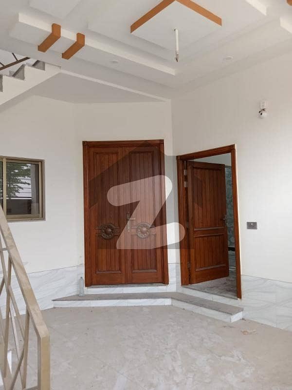 خیابان گرین ستیانہ روڈ فیصل آباد میں 4 کمروں کا 5 مرلہ مکان 1.25 کروڑ میں برائے فروخت۔
