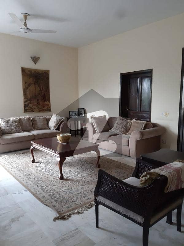 گلبرگ لاہور میں 11 کمروں کا 4 کنال عمارت 48.0 کروڑ میں برائے فروخت۔