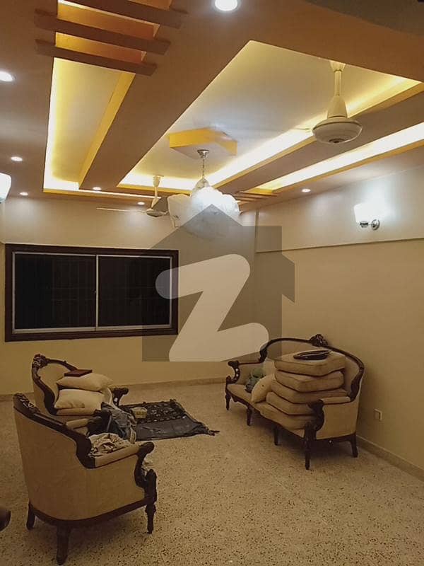 کلفٹن ۔ بلاک 7 کلفٹن کراچی میں 3 کمروں کا 8 مرلہ فلیٹ 2.15 کروڑ میں برائے فروخت۔