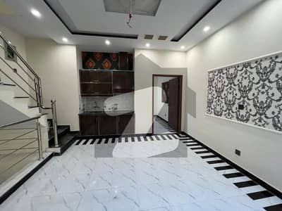 بسم اللہ ہاؤسنگ سکیم جی ٹی روڈ,لاہور میں 3 کمروں کا 3 مرلہ مکان 30.0 ہزار میں کرایہ پر دستیاب ہے۔