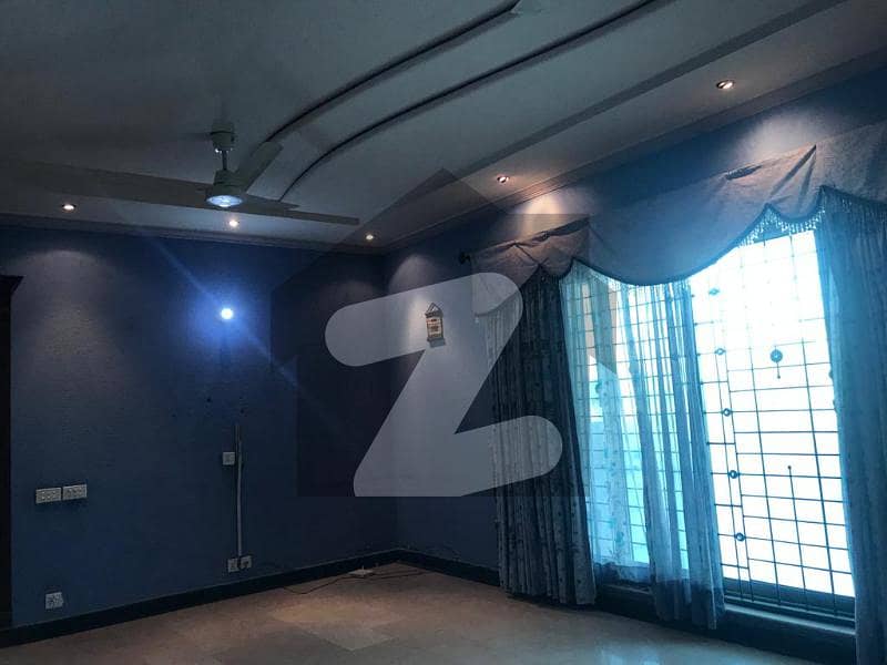 اقبال ایوینیو فیز 1 اقبال ایوینیو لاہور میں 7 کمروں کا 2 کنال مکان 10 کروڑ میں برائے فروخت۔
