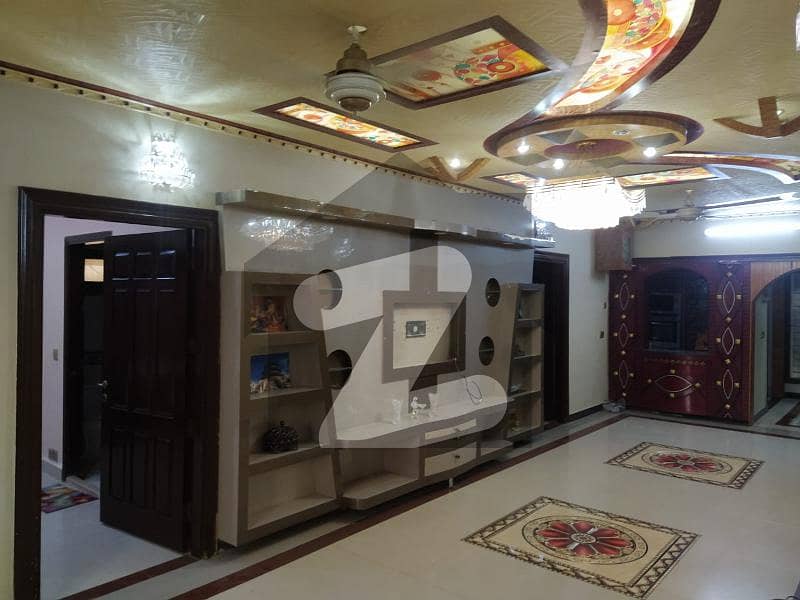 گارڈن ایسٹ جمشید ٹاؤن کراچی میں 4 کمروں کا 18 مرلہ فلیٹ 2 لاکھ میں کرایہ پر دستیاب ہے۔