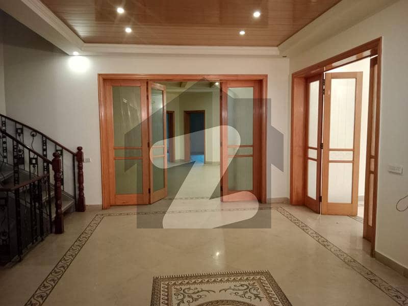 ڈی ایچ اے فیز 3 - بلاک ڈبلیو فیز 3 ڈیفنس (ڈی ایچ اے) لاہور میں 5 کمروں کا 2 کنال مکان 13.8 کروڑ میں برائے فروخت۔