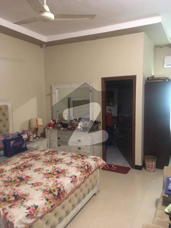 کلفٹن ۔ بلاک 2 کلفٹن کراچی میں 3 کمروں کا 9 مرلہ بالائی پورشن 4.1 کروڑ میں برائے فروخت۔