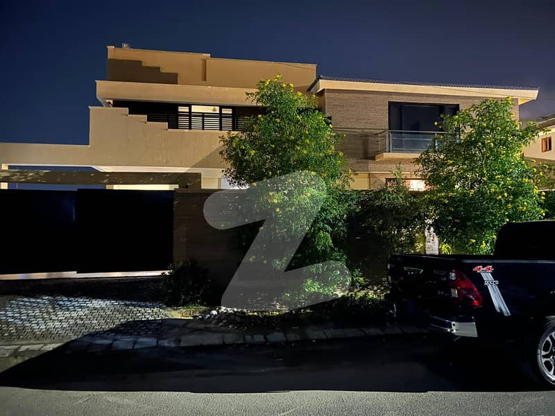 ڈی ایچ اے فیز 8 ڈی ایچ اے,کراچی میں 7 کمروں کا 2 کنال مکان 21.0 کروڑ میں برائے فروخت۔