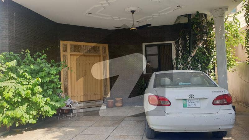 اویسیہ ہاؤسنگ سوسائٹی لاہور میں 4 کمروں کا 1 کنال مکان 3.8 کروڑ میں برائے فروخت۔