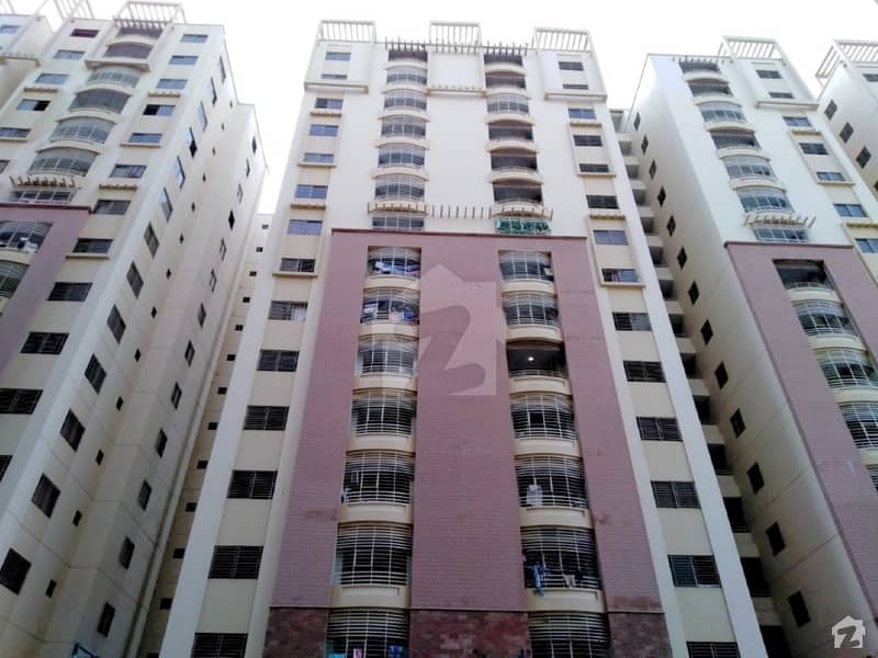 رائل رسدنکے گلشنِ اقبال ٹاؤن کراچی میں 3 کمروں کا 6 مرلہ فلیٹ 1.6 کروڑ میں برائے فروخت۔