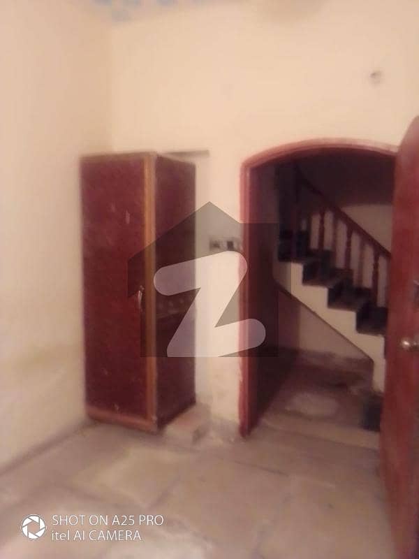 وحید برادر کالونی لاہور میں 2 کمروں کا 5 مرلہ زیریں پورشن 27 ہزار میں کرایہ پر دستیاب ہے۔