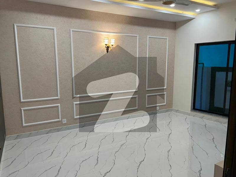 4 Kanal House For Sale in Gulberg . Most Suitable Location for High Rise Buildings. . . . .