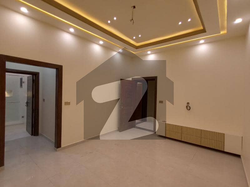 ایڈن ایگزیکیٹو ایڈن گارڈنز فیصل آباد میں 4 کمروں کا 7 مرلہ مکان 3.25 کروڑ میں برائے فروخت۔