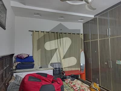 مکہ گارڈن فیصل آباد میں 6 کمروں کا 7 مرلہ مکان 2.1 کروڑ میں برائے فروخت۔