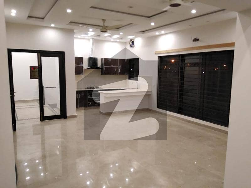 01 Kanal Luxury Upper Portion With 3bedrooms Available For Rent At Reasonable Price | Dha Phase 7