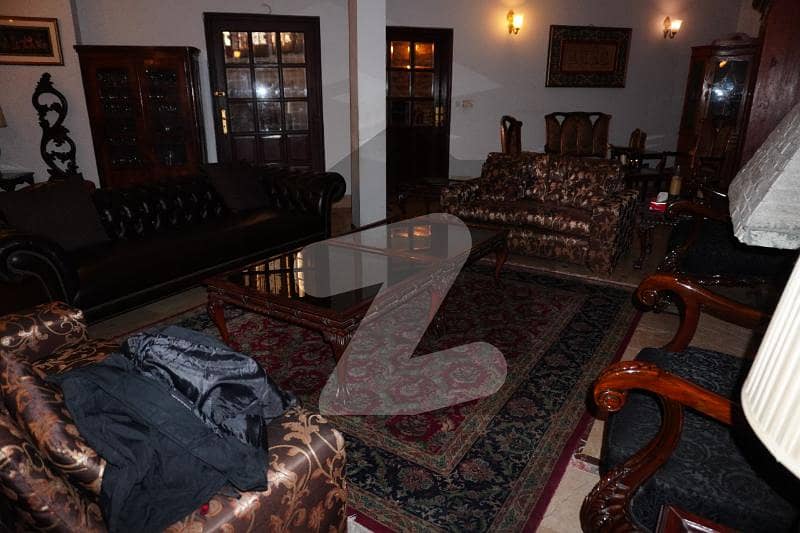 پنجاب گورنمنٹ ایمپلائیز سوسائٹی لاہور میں 8 کمروں کا 2 کنال مکان 8 کروڑ میں برائے فروخت۔