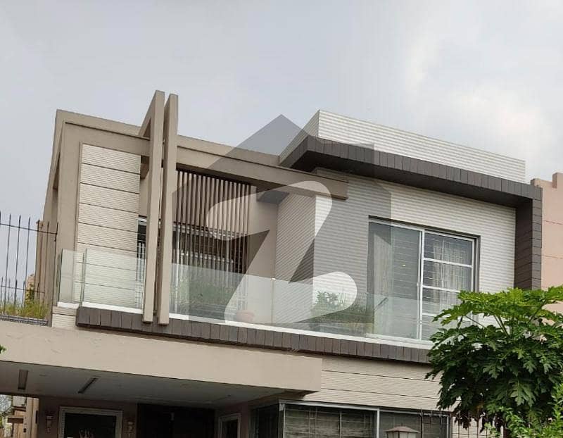 10 Marla Modern Design owner Build well maintained house at Prime location 10 Marla Modern Design owner Build well maintained house at Prime location