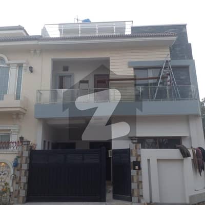 6 Marla Corner House Available For Rent