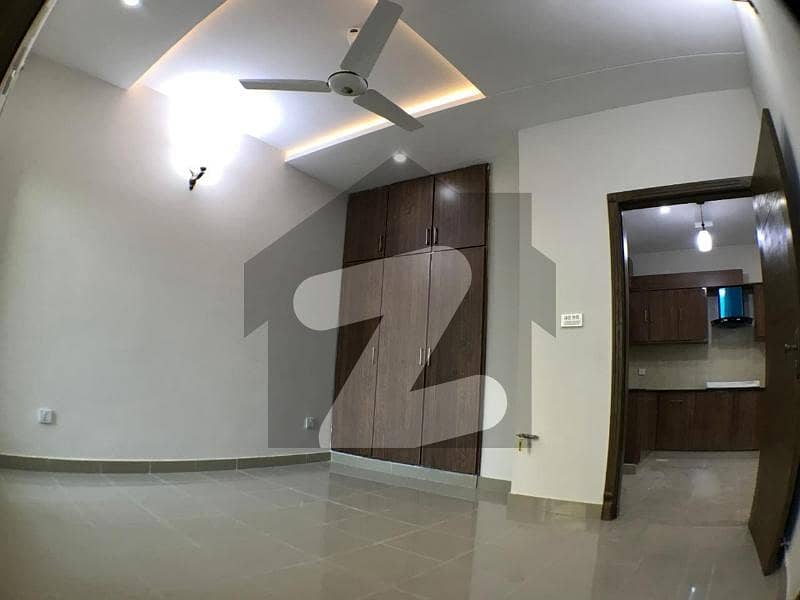 رانیا ہائٹس زراج ہاؤسنگ سکیم اسلام آباد میں 2 کمروں کا 4 مرلہ فلیٹ 1.23 کروڑ میں برائے فروخت۔