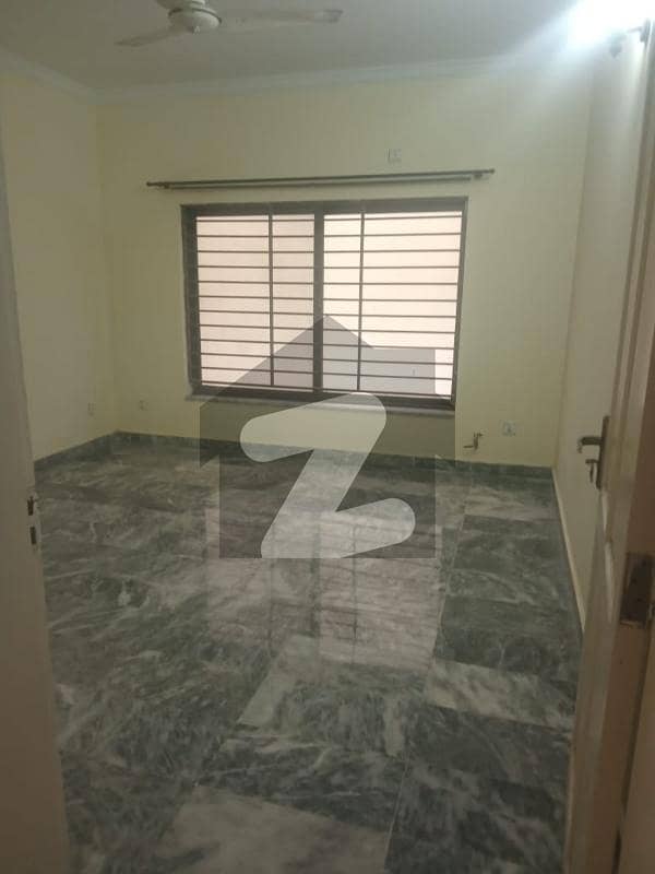 3 bed basement for rent in E11 3 bed basement for rent in E11