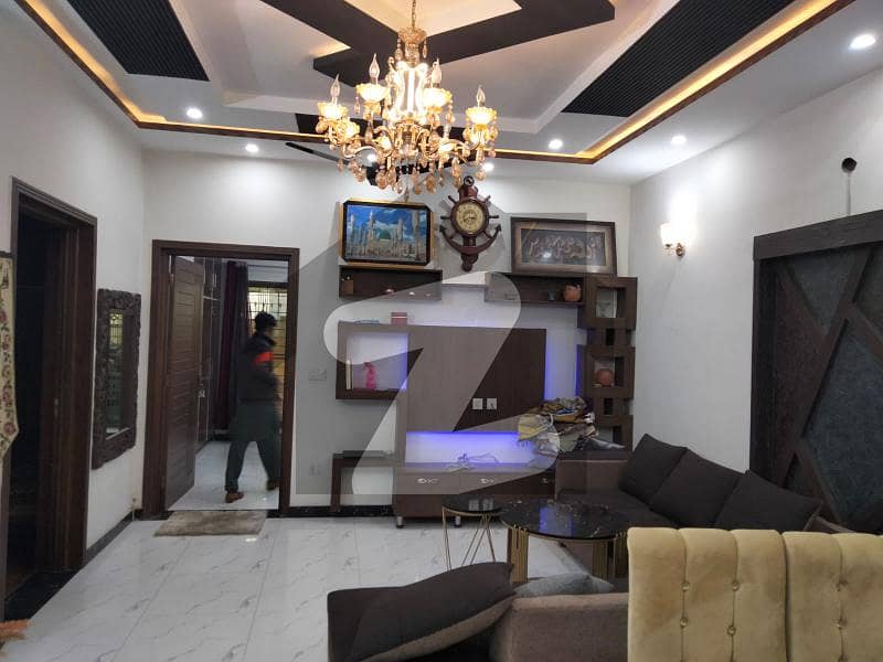 جوبلی ٹاؤن ۔ بلاک اے جوبلی ٹاؤن لاہور میں 5 کمروں کا 10 مرلہ مکان 2.65 کروڑ میں برائے فروخت۔