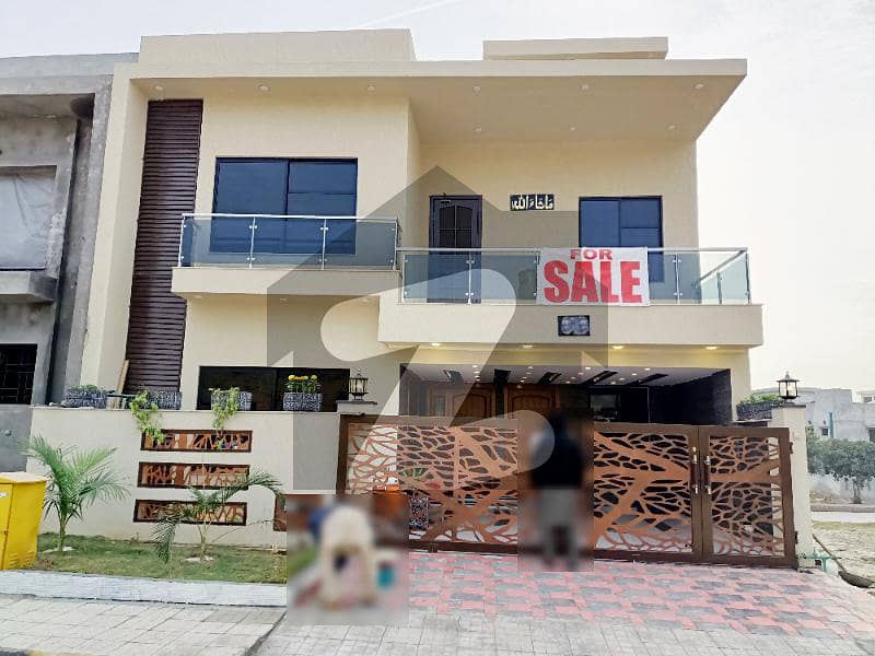 بحریہ ٹاؤن فیز 8 بحریہ ٹاؤن راولپنڈی راولپنڈی میں 5 کمروں کا 10 مرلہ مکان 3.6 کروڑ میں برائے فروخت۔