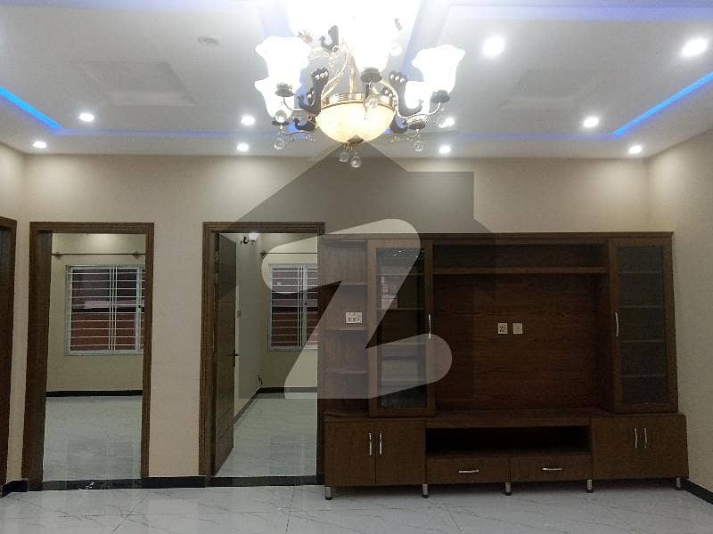 میڈیا ٹاؤن راولپنڈی میں 6 کمروں کا 12 مرلہ مکان 4.8 کروڑ میں برائے فروخت۔