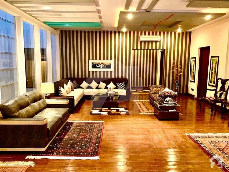 واپڈا ٹاؤن لاہور میں 4 کمروں کا 1 کنال مکان 3.9 لاکھ میں کرایہ پر دستیاب ہے۔