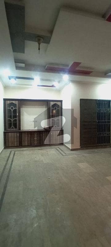 مرغزار آفیسرز کالونی لاہور میں 4 کمروں کا 4 مرلہ مکان 50 ہزار میں کرایہ پر دستیاب ہے۔