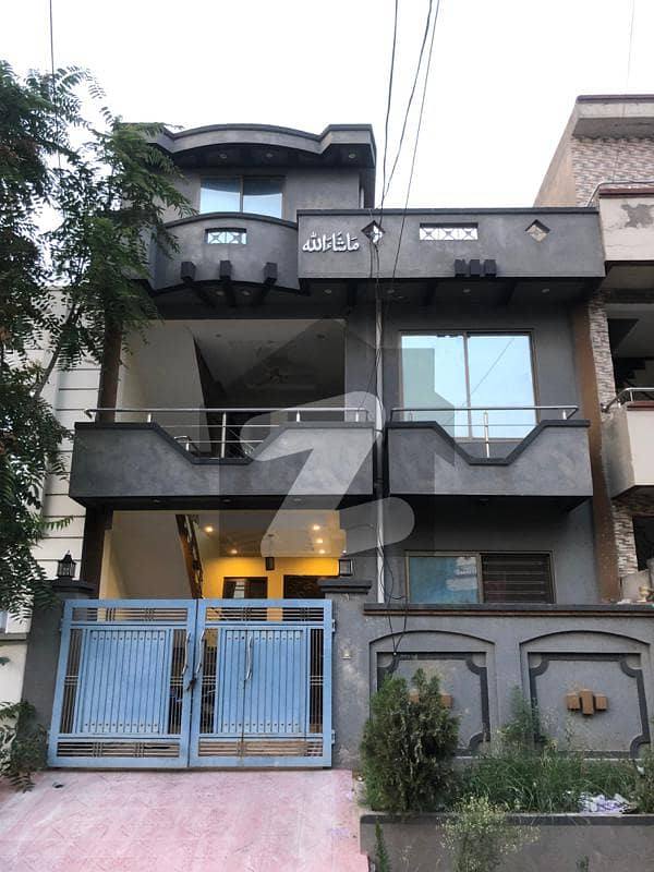 سوان گارڈن ۔ بلاک بی سوان گارڈن اسلام آباد میں 4 کمروں کا 5 مرلہ مکان 1.75 کروڑ میں برائے فروخت۔