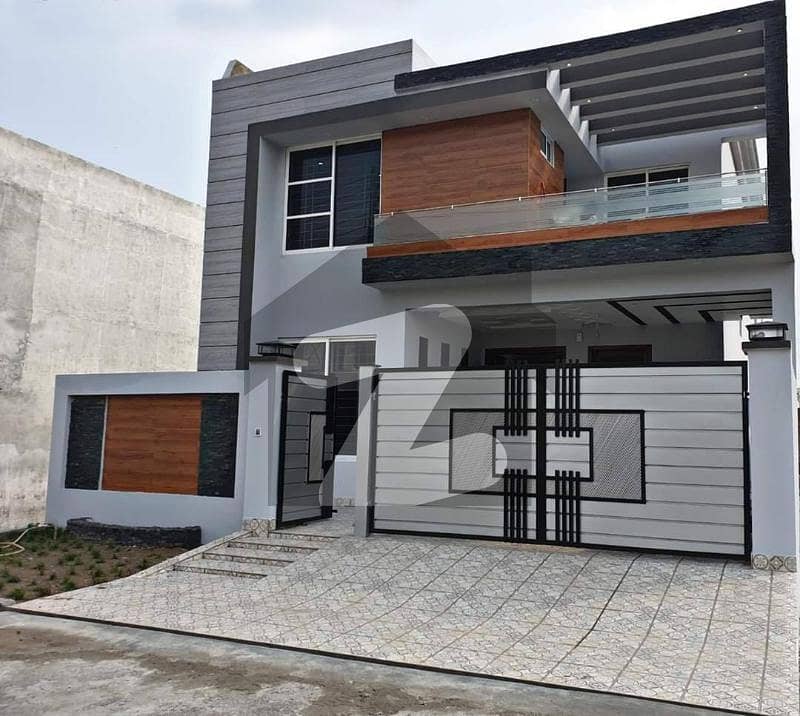 10 Marla Most Beautiful Ultra Modern House for Sale