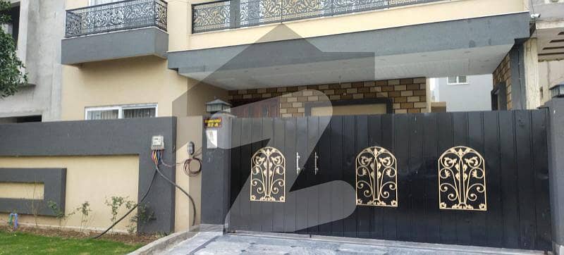 سٹی ہاؤسنگ - فیز 1 سٹی ہاؤسنگ فیصل آباد میں 5 کمروں کا 10 مرلہ مکان 75 ہزار میں کرایہ پر دستیاب ہے۔