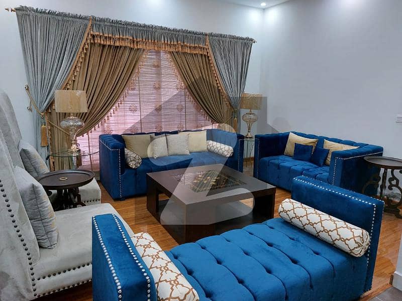 ڈیوائن گارڈنز ۔ بلاک ڈی ڈیوائن گارڈنز لاہور میں 4 کمروں کا 10 مرلہ مکان 3.7 کروڑ میں برائے فروخت۔