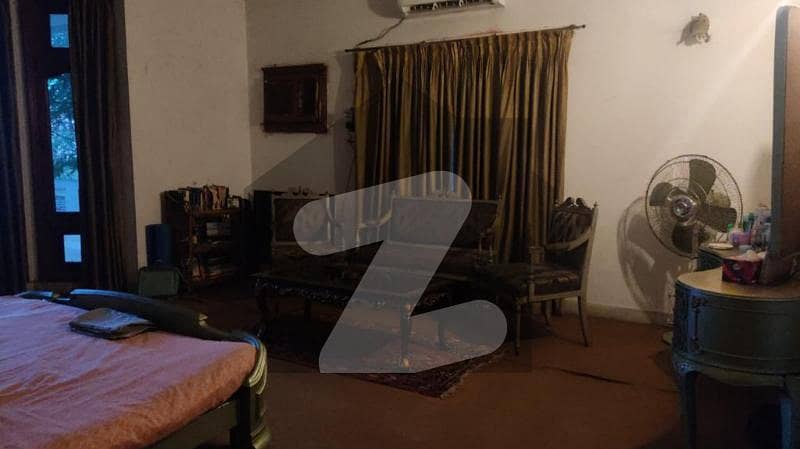ڈی ایچ اے فیز 3 - بلاک زیڈ فیز 3 ڈیفنس (ڈی ایچ اے) لاہور میں 1 کمرے کا 2 کنال کمرہ 33 ہزار میں کرایہ پر دستیاب ہے۔