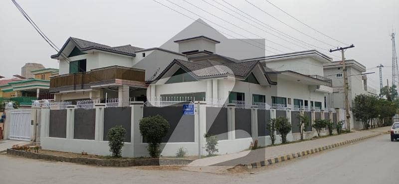 حیات آباد فیز 4 - پی1 حیات آباد فیز 4 حیات آباد پشاور میں 6 کمروں کا 1 کنال مکان 7.5 کروڑ میں برائے فروخت۔