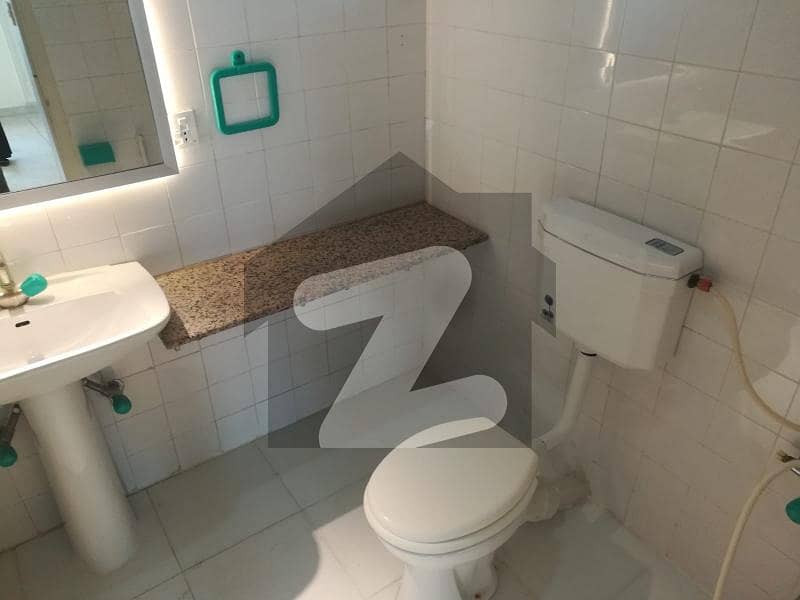 ایف ۔ 11 اسلام آباد میں 4 کمروں کا 9 مرلہ مکان 8.2 کروڑ میں برائے فروخت۔