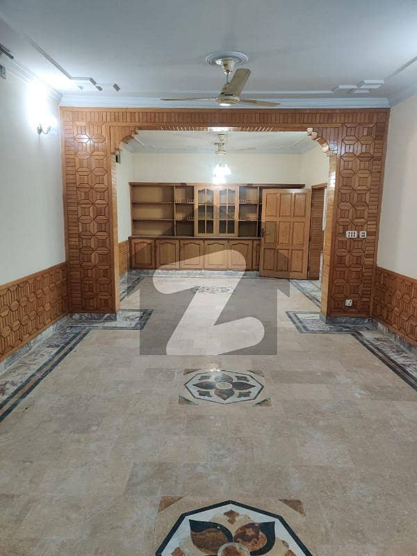 ایف ۔ 11 مرکز ایف ۔ 11 اسلام آباد میں 4 کمروں کا 1 کنال بالائی پورشن 1.5 لاکھ میں کرایہ پر دستیاب ہے۔