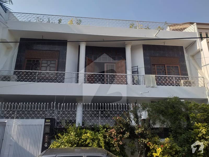 Well Maintained Bungalow In Block 17 Jauhar