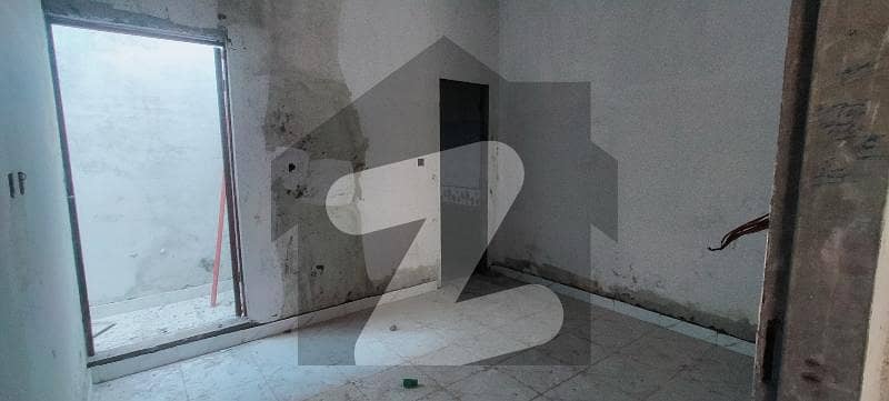 پی سی ایس آئی آر سٹاف کالونی لاہور میں 4 کمروں کا 3 مرلہ مکان 75 لاکھ میں برائے فروخت۔