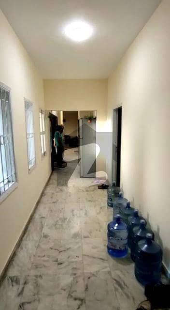سِی ویو اپارٹمنٹس کراچی میں 3 کمروں کا 11 مرلہ فلیٹ 4.25 کروڑ میں برائے فروخت۔