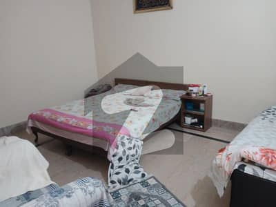الحمد کالونی لاہور میں 4 کمروں کا 4 مرلہ مکان 1.3 کروڑ میں برائے فروخت۔