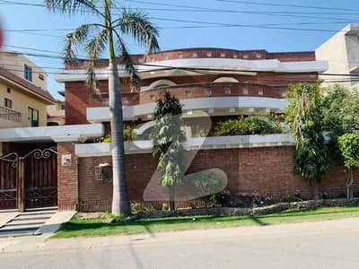 نیسپاک ہاؤسنگ سکیم مین کینال بینک روڈ لاہور میں 10 کمروں کا 2 کنال مکان 8.5 کروڑ میں برائے فروخت۔