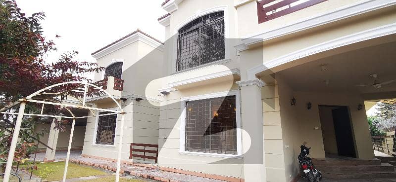 Beautiful Triple Storey Two pair House Available For Rent. .