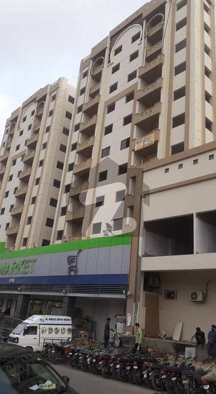 سٹی ٹاور اینڈ شاپنگ مال یونیورسٹی روڈ,کراچی میں 3 کمروں کا 8 مرلہ فلیٹ 2.4 کروڑ میں برائے فروخت۔