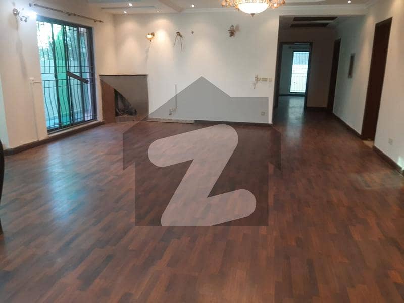 ڈی ایچ اے فیز 5 ڈیفنس (ڈی ایچ اے) لاہور میں 5 کمروں کا 1 کنال مکان 2.2 لاکھ میں کرایہ پر دستیاب ہے۔